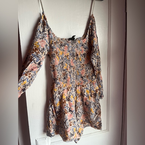 Jessica Simpson Floral Smocked Romper Size Small - Picture 1 of 5